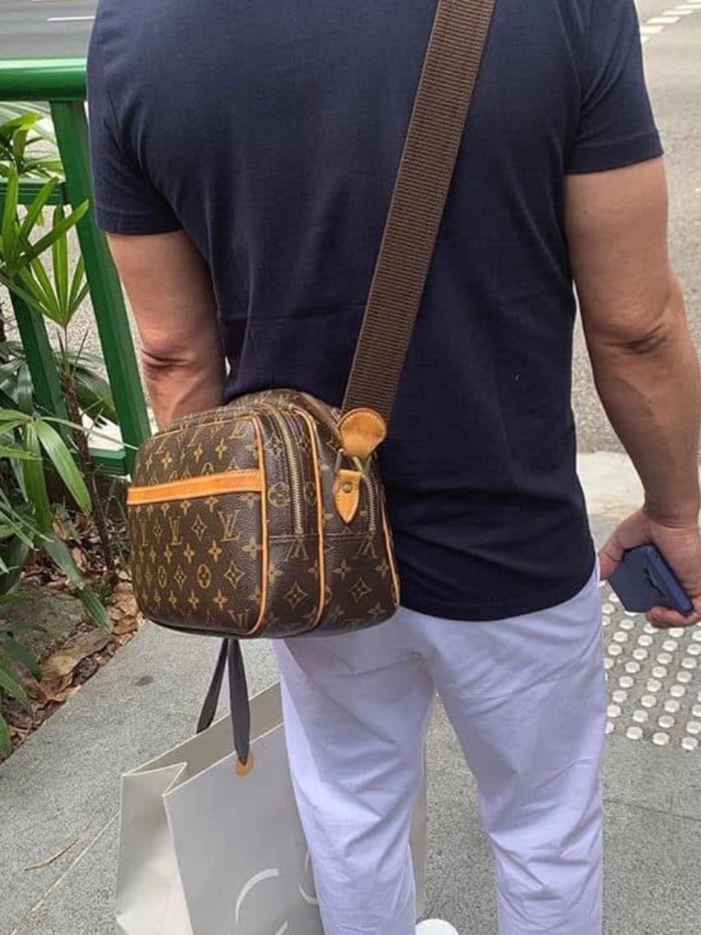 Authentic Louis Vuitton Reporter PM unisex messenger crossbody bag monogram LV